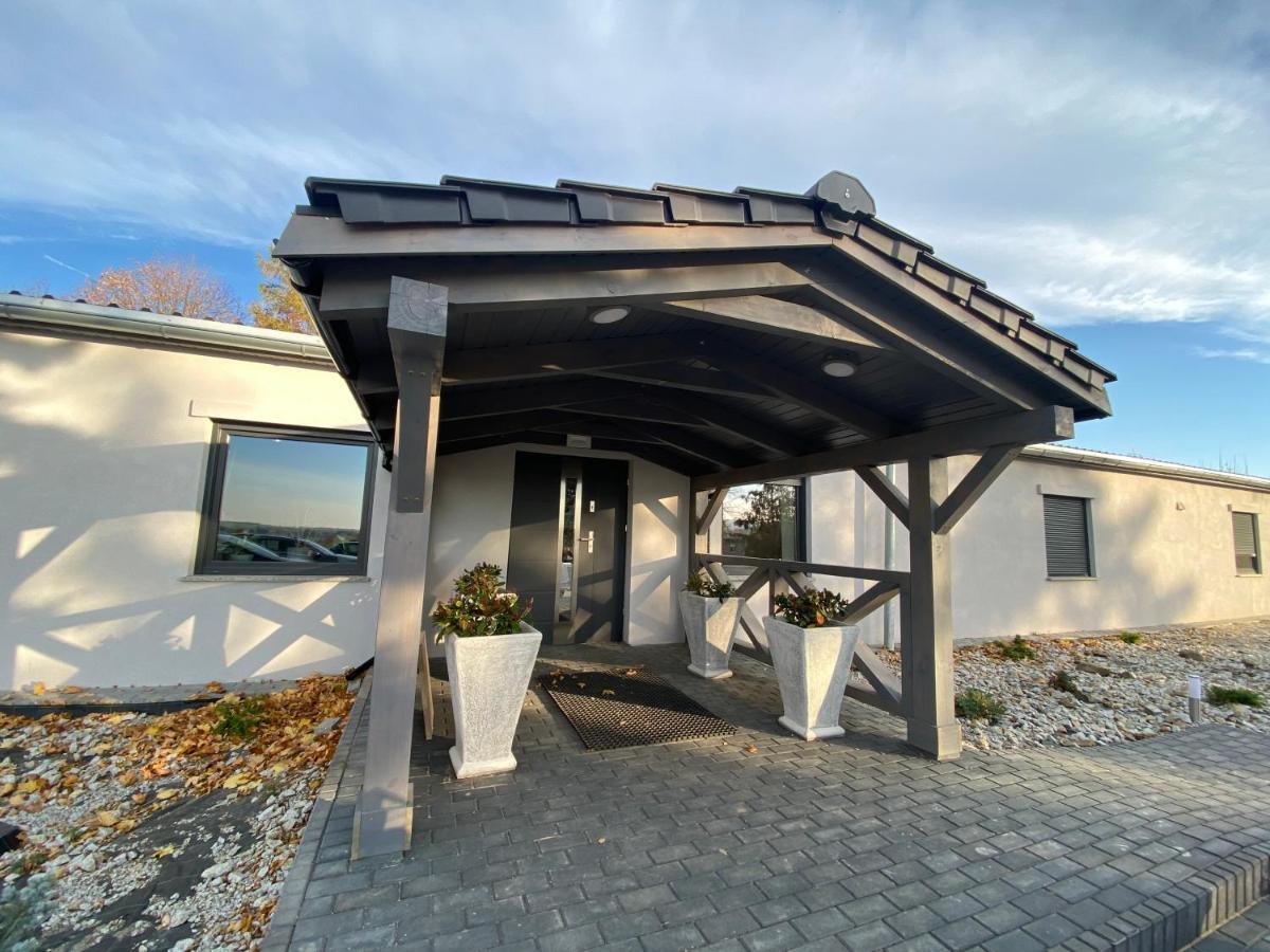 Hotelik Nad Zalewem 10 Km Od Legnicy Legnica Buitenkant foto